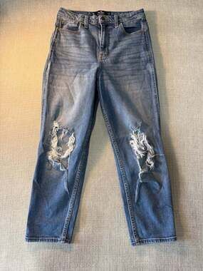 Hollister Ultra High-Rise Mom Jeans Distressed Medium Wash 5S